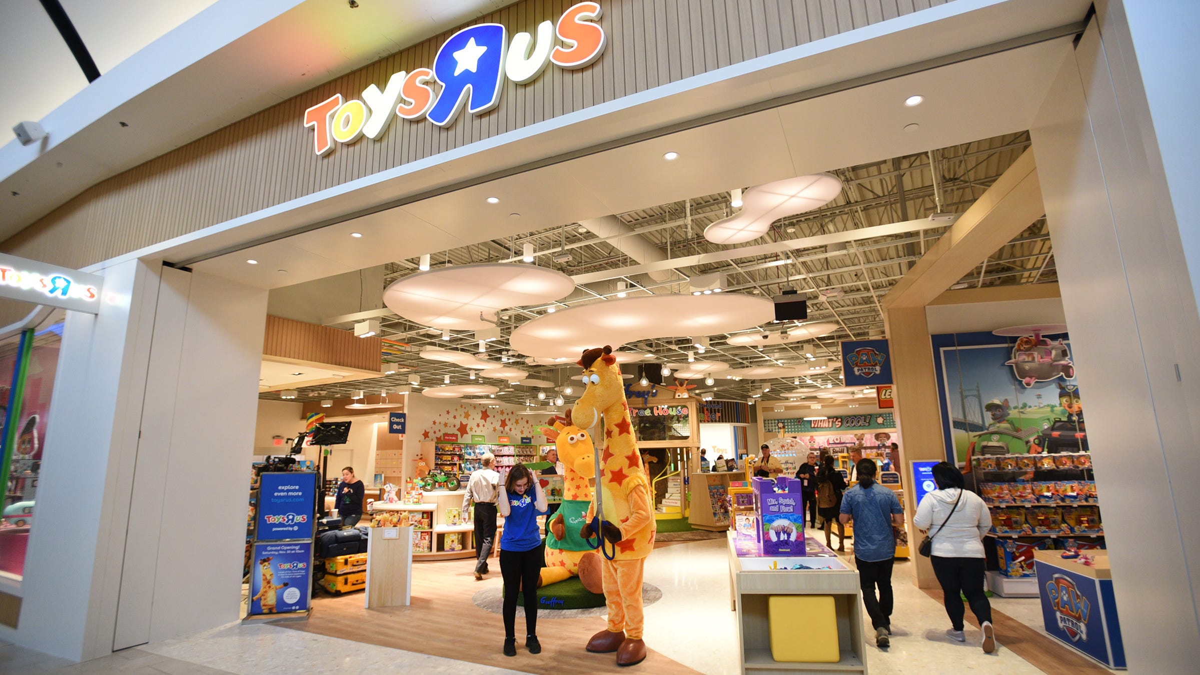 New Toys R Us First New Us Store Now Open In Garden
