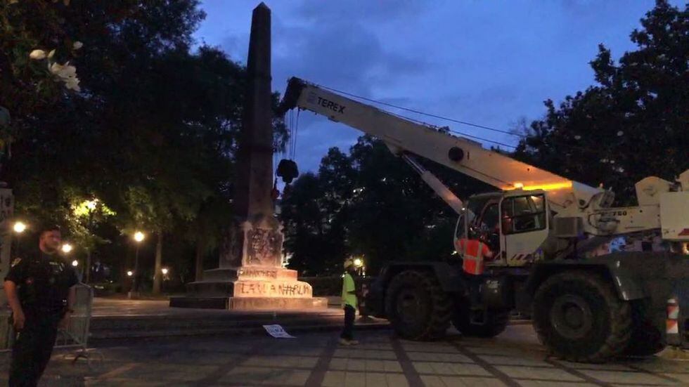 Crews Removing Confederate Monument In Birminghams Linn Park